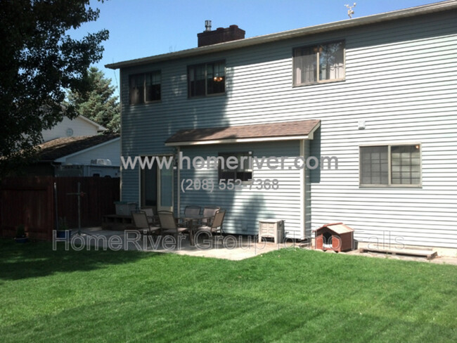 Building Photo - 1545 Bluebird Ln