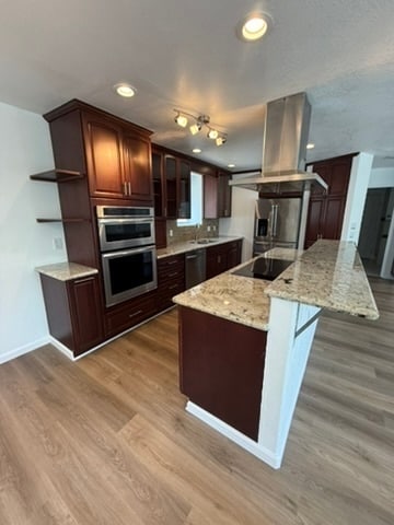 Building Photo - Beautifully Renovated 5-Bedroom Home | Spa...