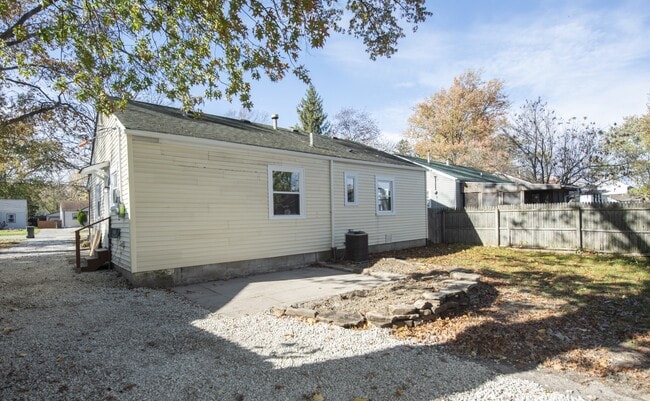 Building Photo - 5859 Porter Rd