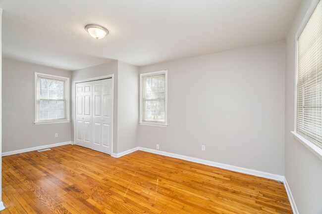 Building Photo - 2518 Larkwood Ln