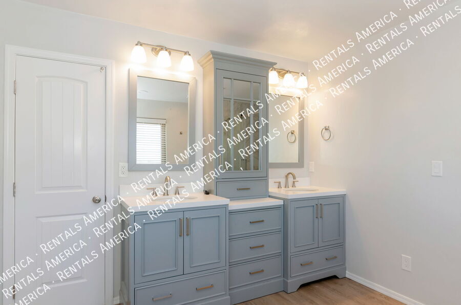 Building Photo - 2076 Silver Grass Pl