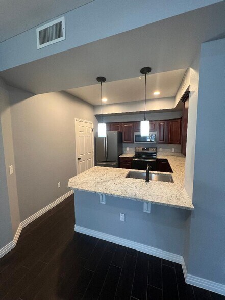Building Photo - 12924 Ironstone Way