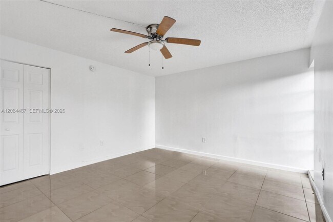 Building Photo - 469 N Pine Island Rd