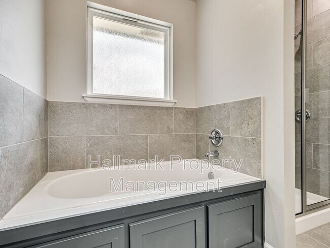 Building Photo - 1007 Magnolia Dr