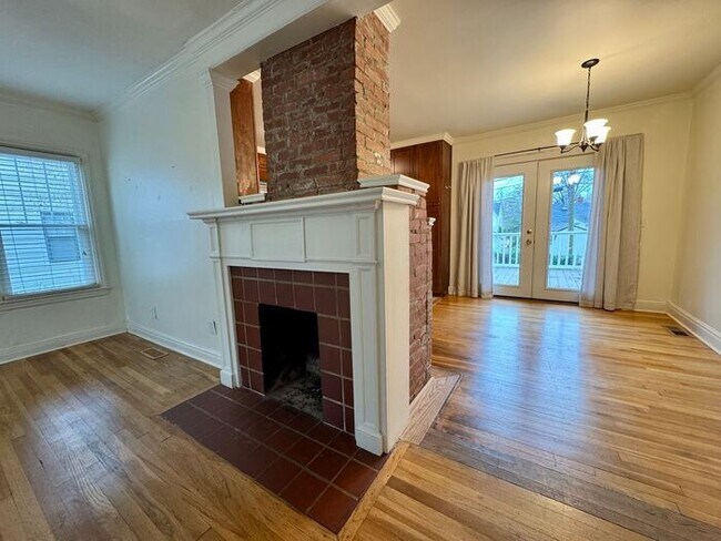 Building Photo - Just in time for the Holidays-Medical District Location, Character Galore