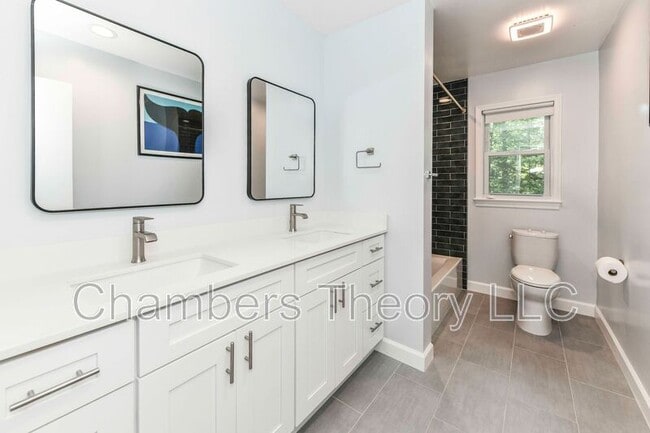 Building Photo - 9205 Hamilton Dr