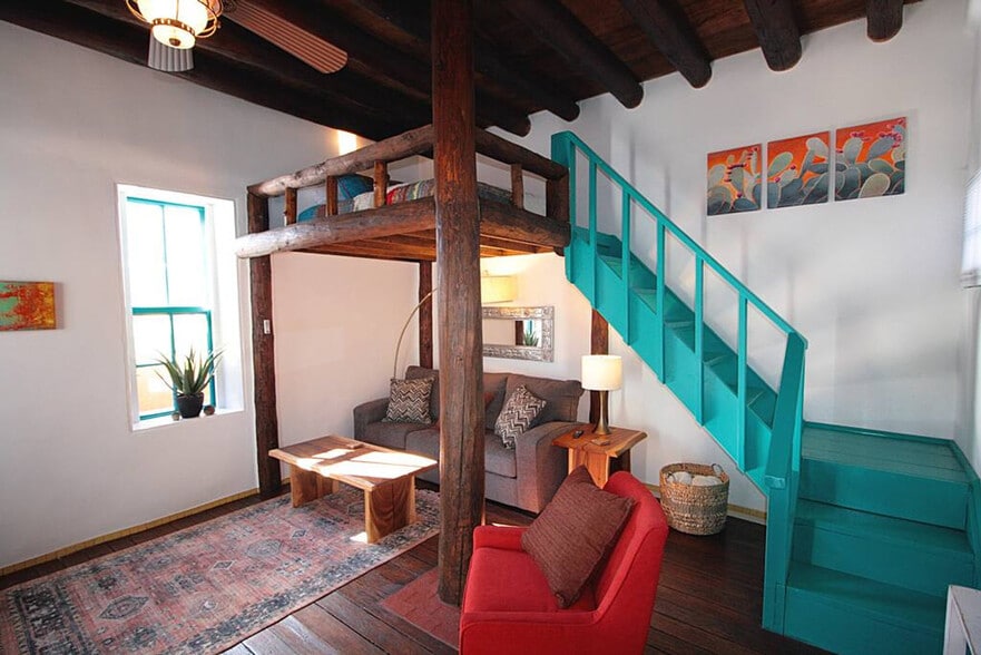 Building Photo - 250 Closson St