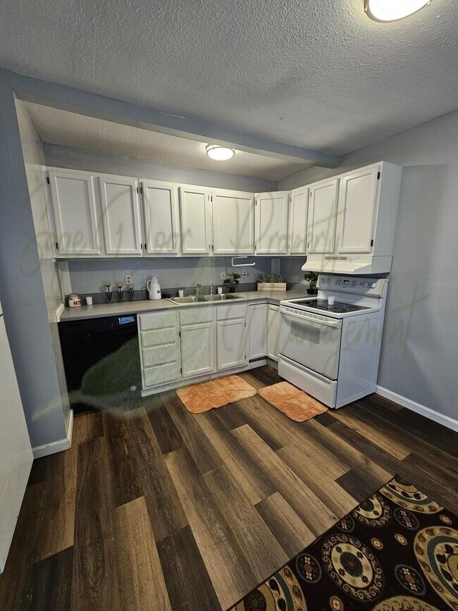 Building Photo - 119 NE State Hwy E