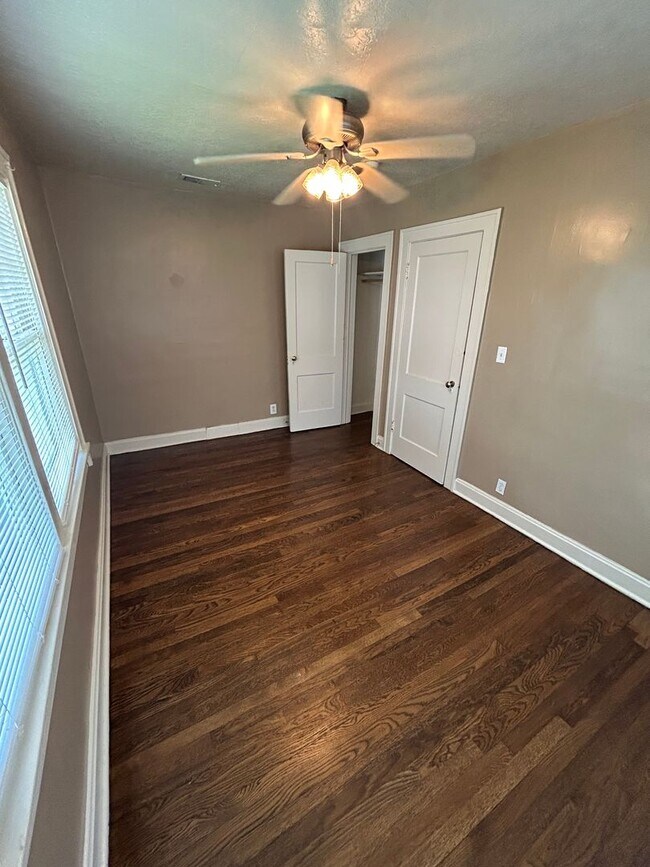 Building Photo - 5405/5407 Harrison St.