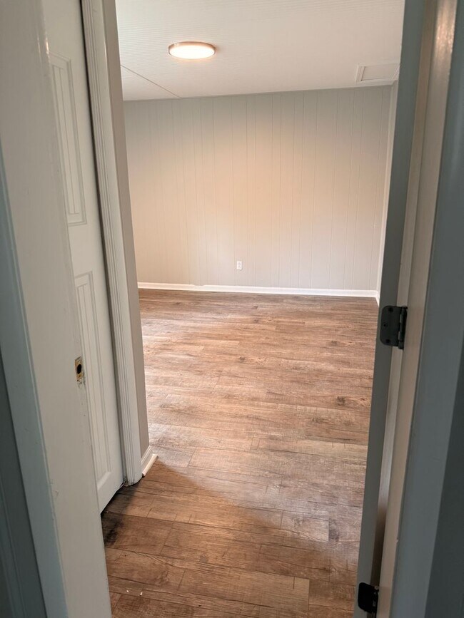 Building Photo - 3 Bedroom House