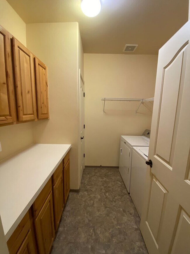 Building Photo - 6800 N Spurwing Loop