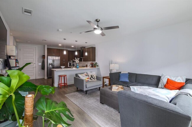 Building Photo - 2213 Poquito St