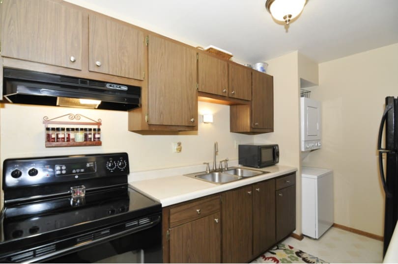 Building Photo - 1551 S Carriage Ln