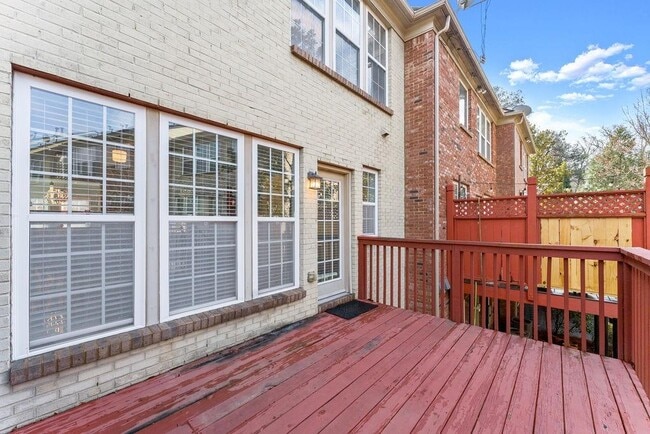 Building Photo - 2876 Overlook Way NE