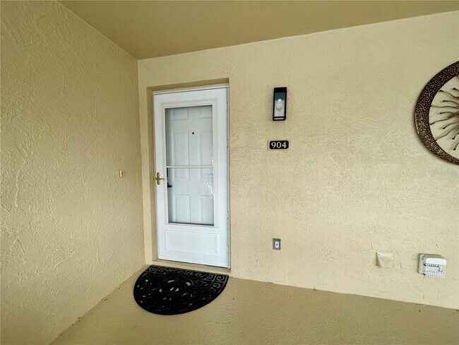 Building Photo - 5800 Sabal Trace Dr