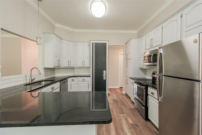 Building Photo - 400 Julies Trail