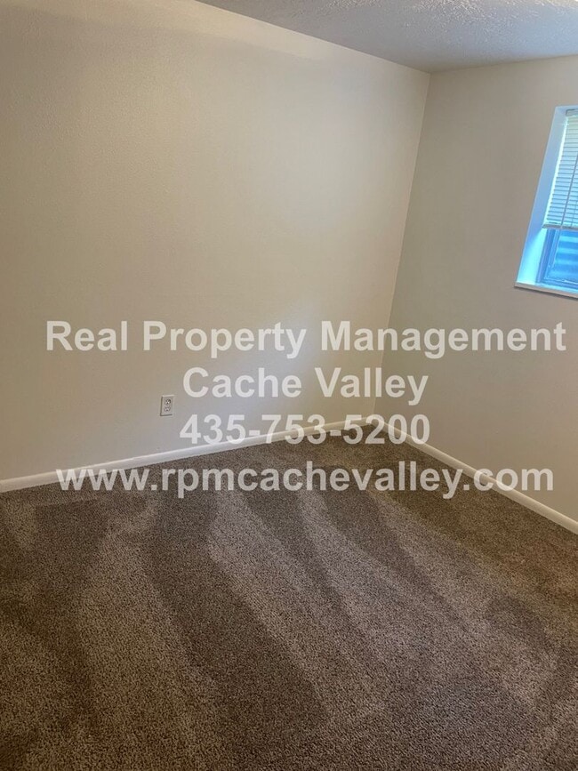 Building Photo - A Pet Friendly 4 Bed, 3 Bath House in Nort...