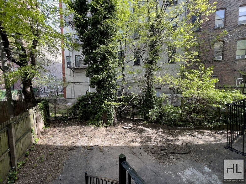 Building Photo - PUTNAM AVENUE / Spacious 2-Bed 1/5 Bath Du...