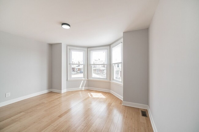 Building Photo - Huge 3 bedroom house for rent