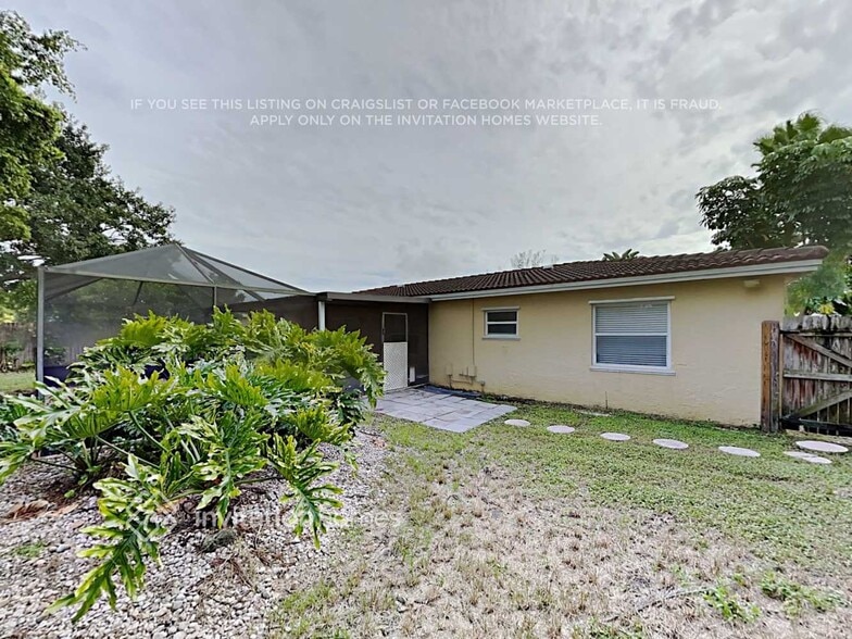 Building Photo - 4885 Alfresco St