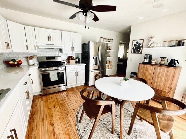 Building Photo - 1529 E Pierce St