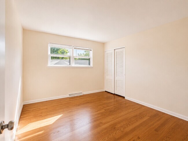 Building Photo - 406 Sunset Dr