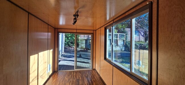 Building Photo - Troy