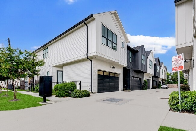 Primary Photo - 2611 Judiway St