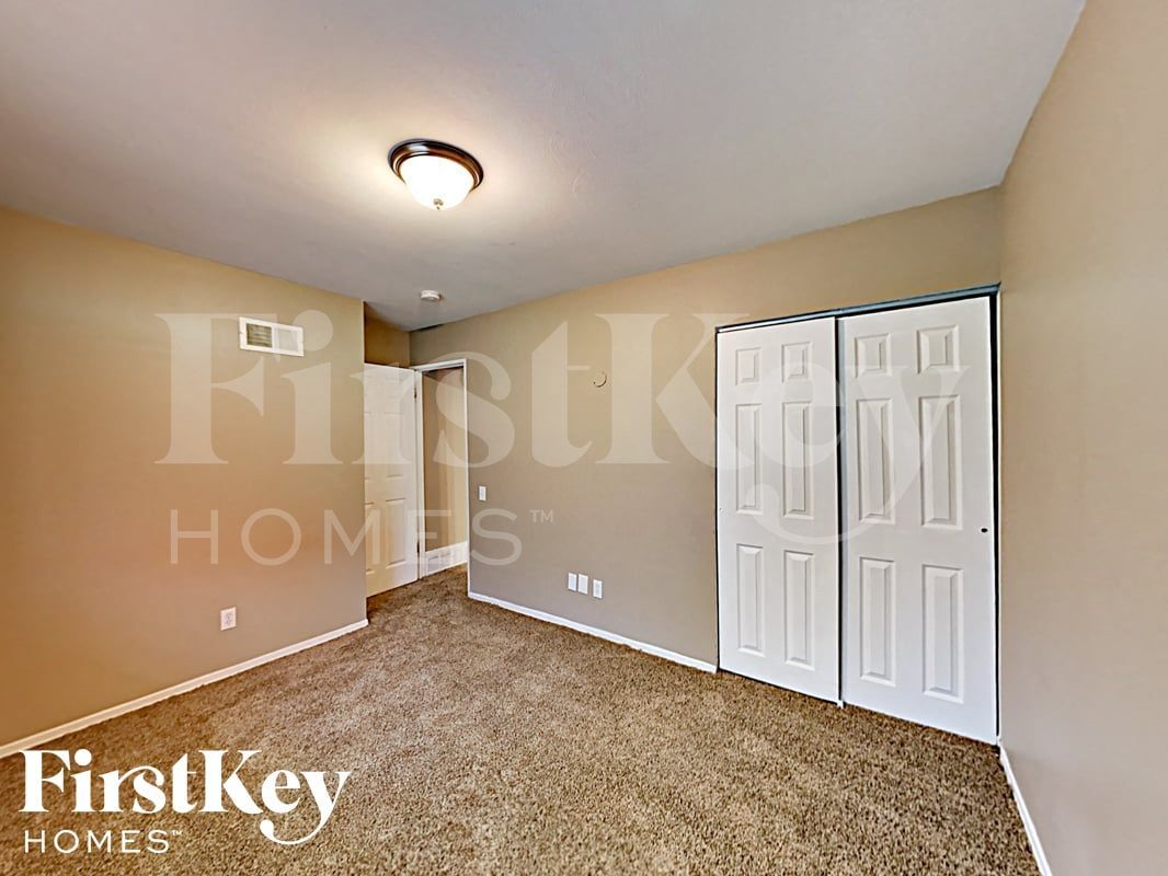 Building Photo - 2655 Farber Dr