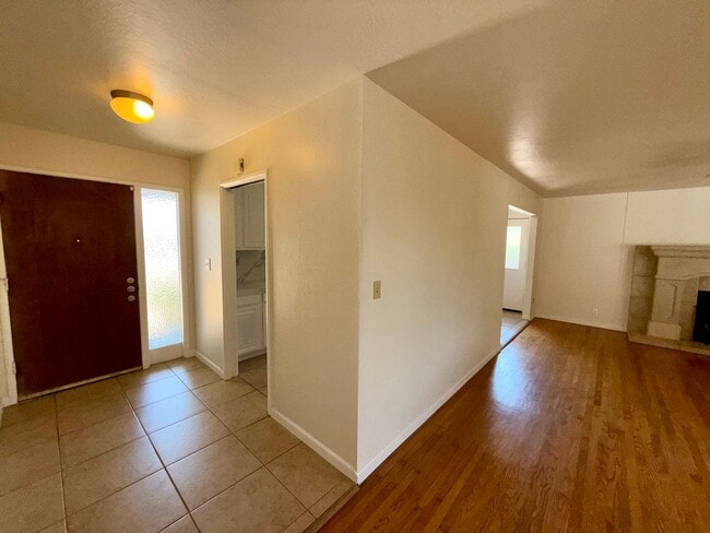 Building Photo - 6109 Golden Dawn Way