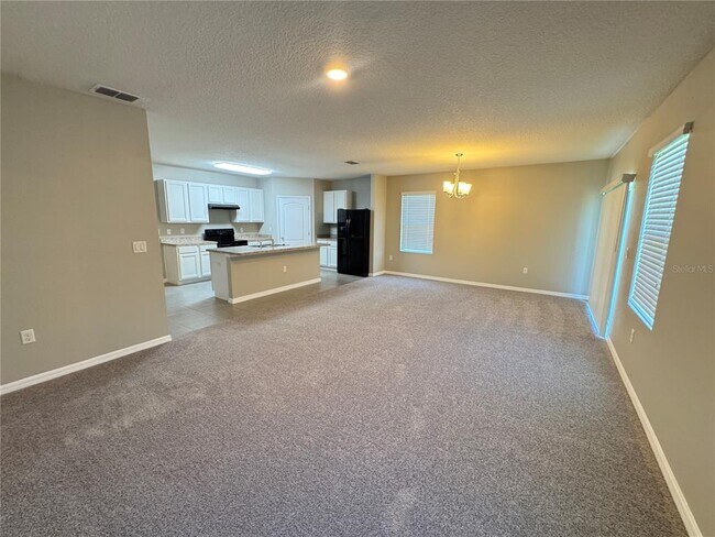 Building Photo - 2323 Silverview Dr