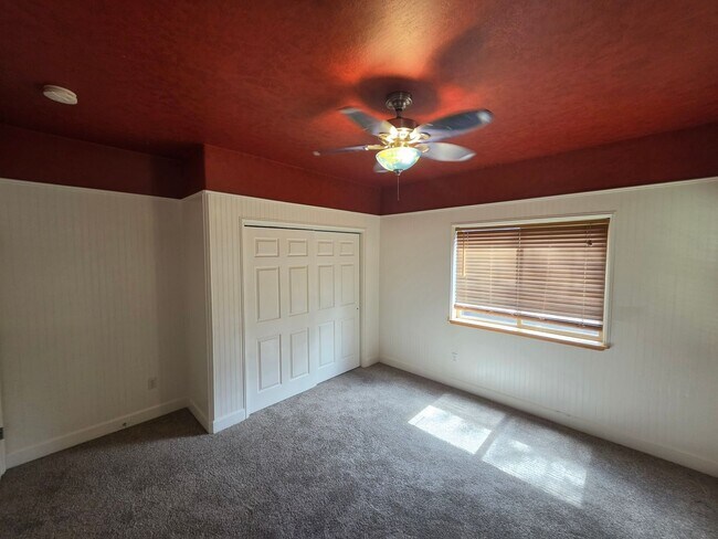 Building Photo - 2374 S Cliffview St