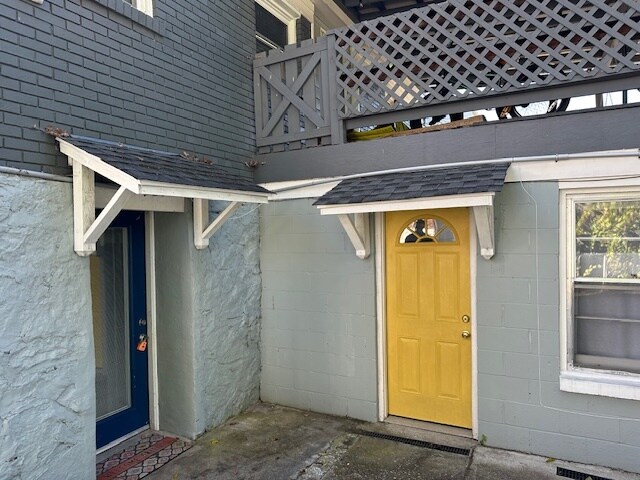 Building Photo - 1305 Stratford Ave