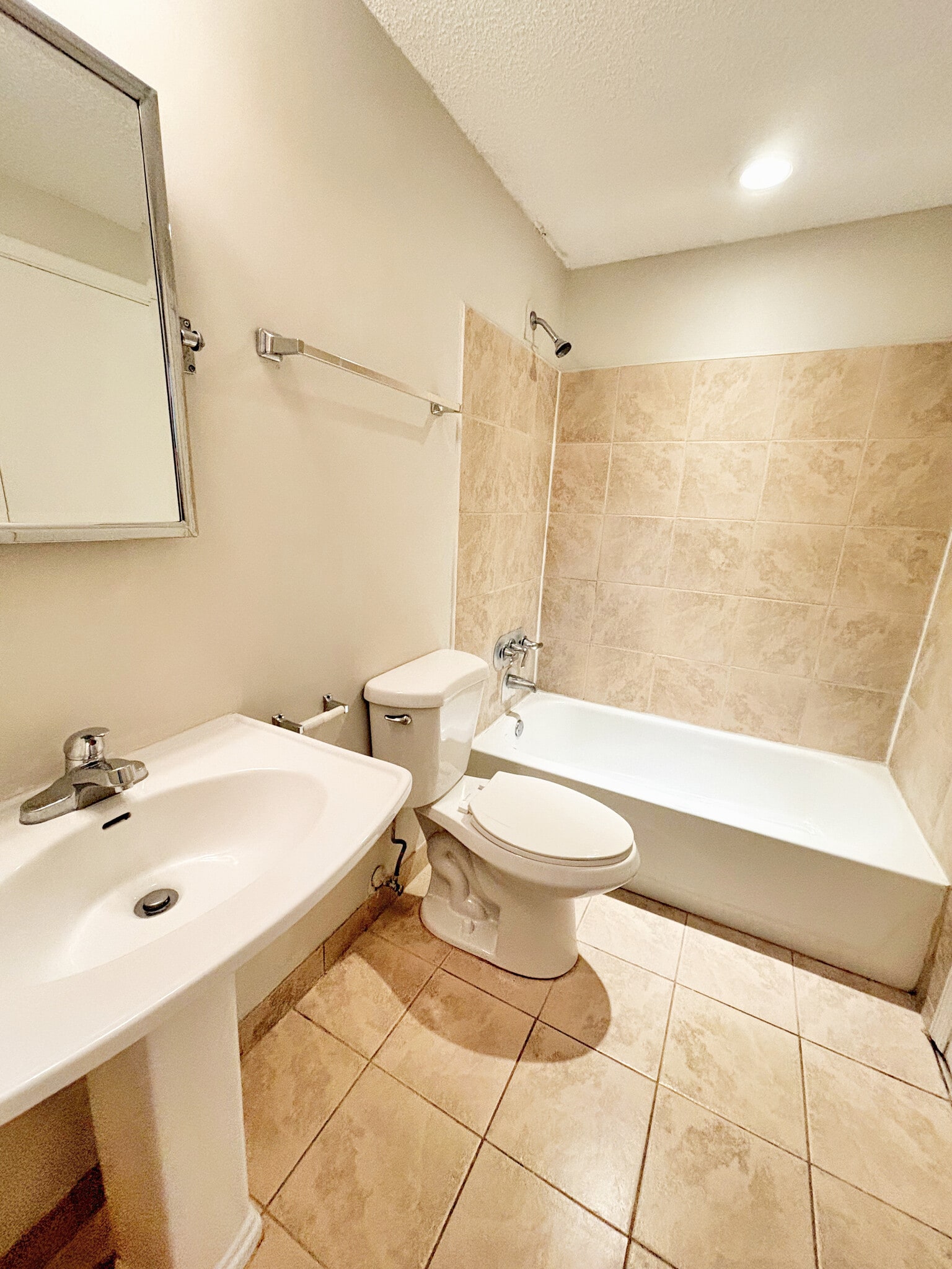 Building Photo - 2642 Debbie Ct