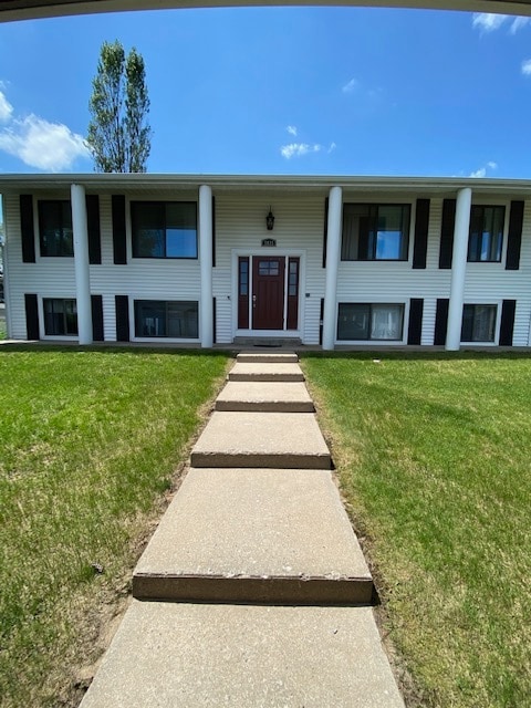 Primary Photo - 3839 Silver Lake Rd