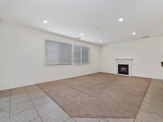 Building Photo - 15634 Clove Pl
