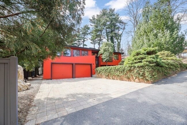 Building Photo - 38 Cumberland Ave