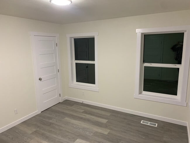 Building Photo - 15722 SE Oatfield Rd