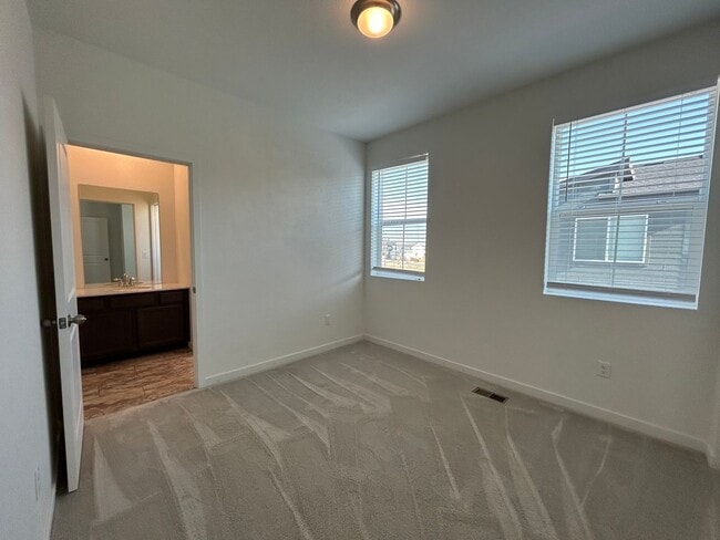 Building Photo - Beautiful New Build in the Heart of Timnat...