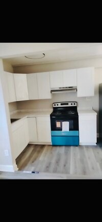 Building Photo - 623 W 28 street unit 3