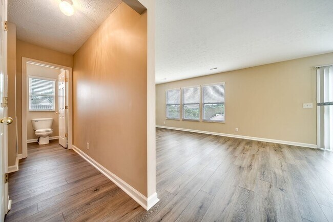 Building Photo - 102 Wagon Ct