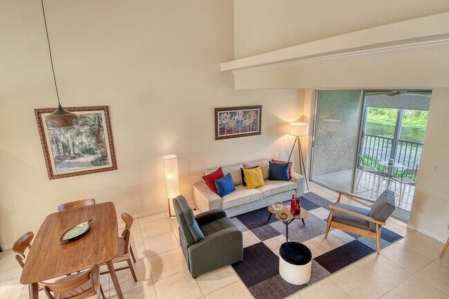 Building Photo - Spacious 3 bedroom, 2 bath condo with a lake view in Palmer Ranch