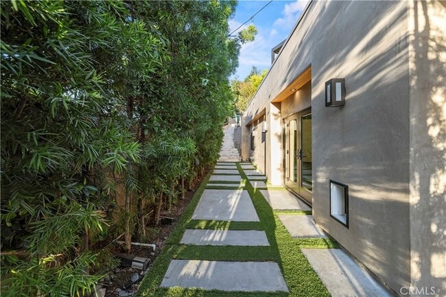 Building Photo - 4000 Bouquete St