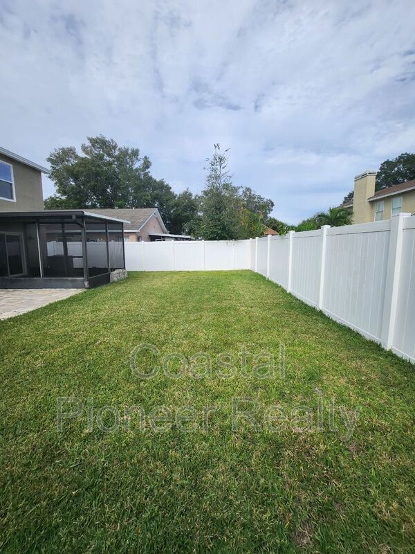 Building Photo - 10121 Sea spray Pl