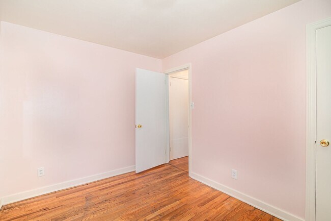 Building Photo - Charming 2BR Cape Cod