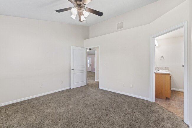 Building Photo - 1770 W Bellagio Dr