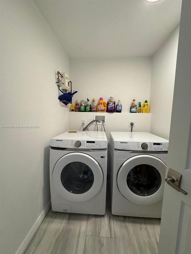 Building Photo - 2 bedroom in Hollywood FL 33020