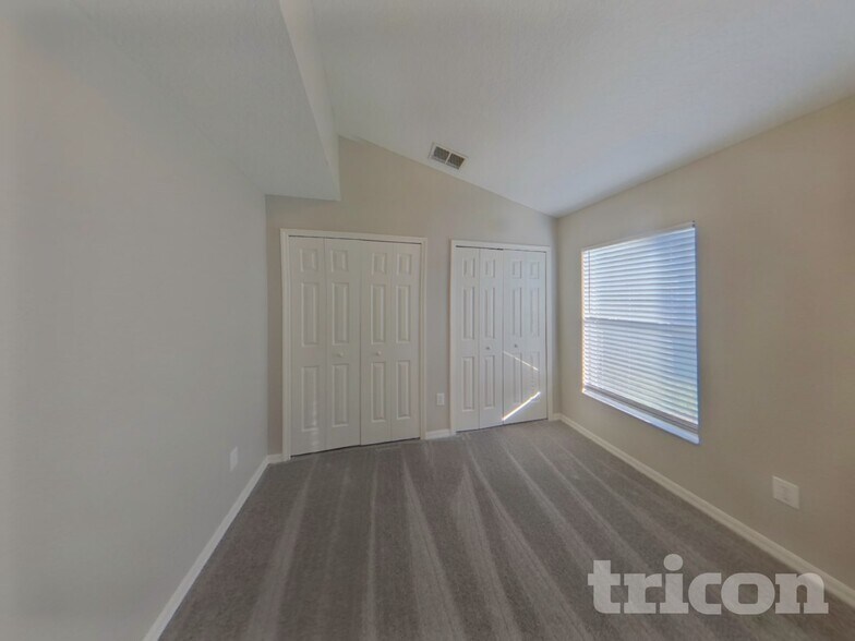 Building Photo - 9405 Sayre St