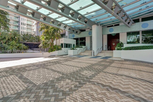 Building Photo - 2627 S Bayshore Dr