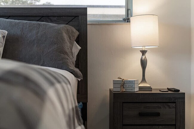 Building Photo - 20010 Highland Lakes Blvd